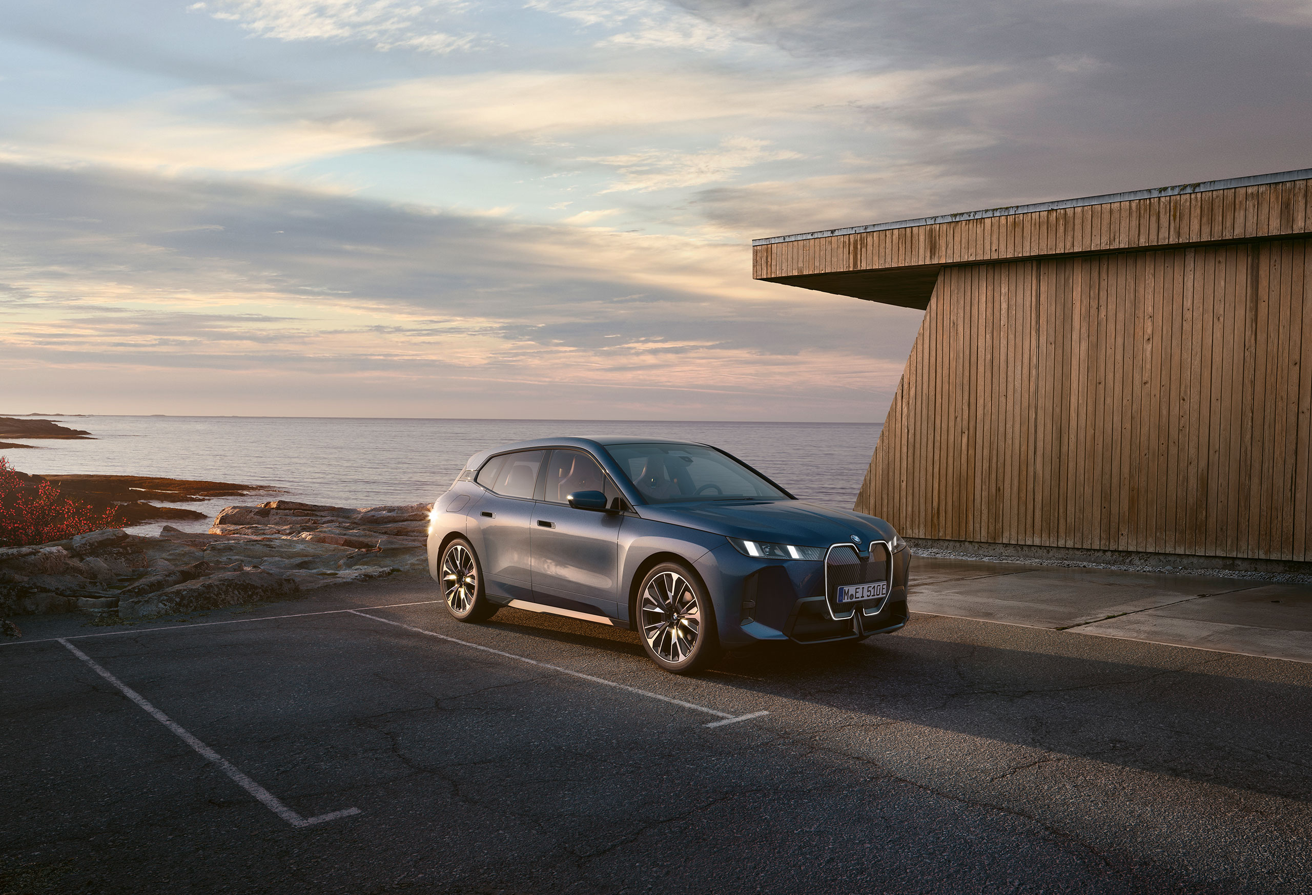bmw_iX_Header